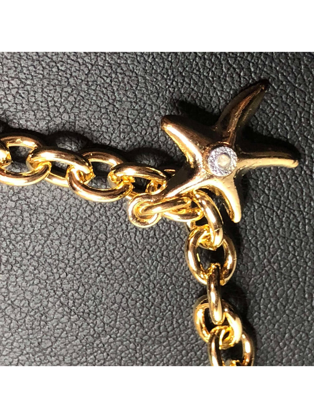 3173 Diamonds international goldtone star fish Charm Bracelet 7"